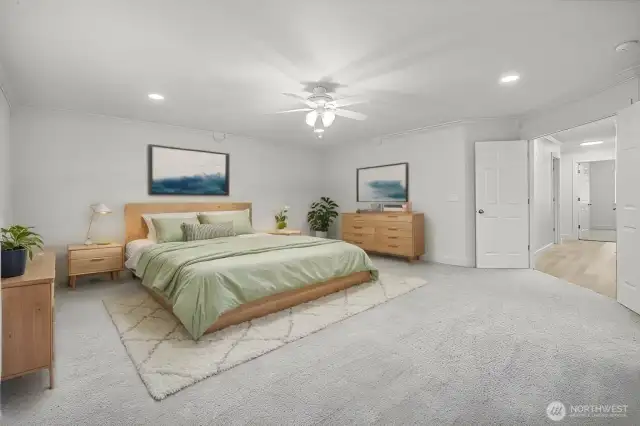 Virtually staged: Spacious main suite is a relaxing retreat with updated carpet, ceiling fan and crown molding. Plus, a five-piece ensuite bath with a jetted tub, dual sinks, water closet, and a walk-in closet.