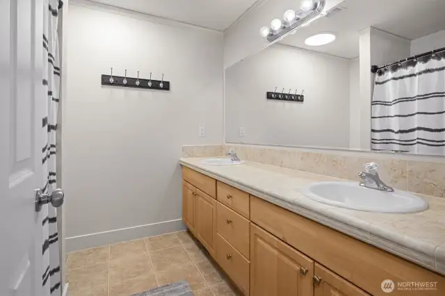 Full bath off the hall with refreshed vanities and dual sinks