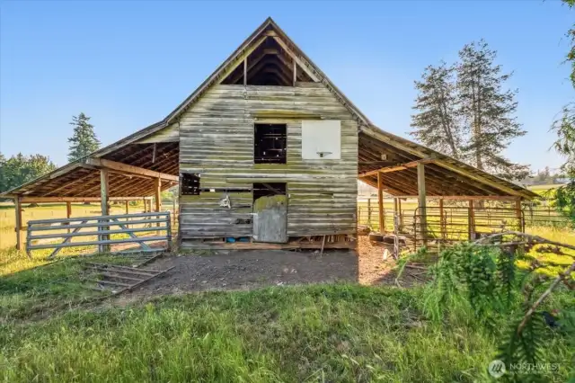 Barn for animals, storage or put some love into it and use for entertaining!