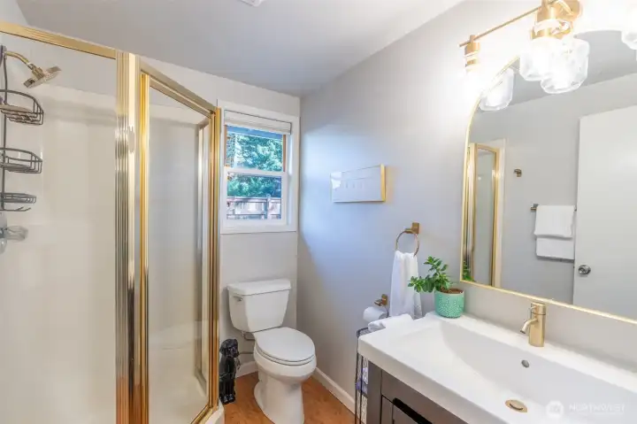 New mirror, lighting and vanity in this lovely 3/4 bathroom.