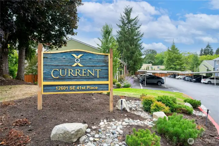 Well-maintained community conveniently located just across from Factoria Mall.