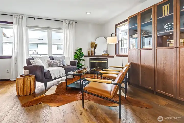 Cozy Livingroom with Gas Fireplace