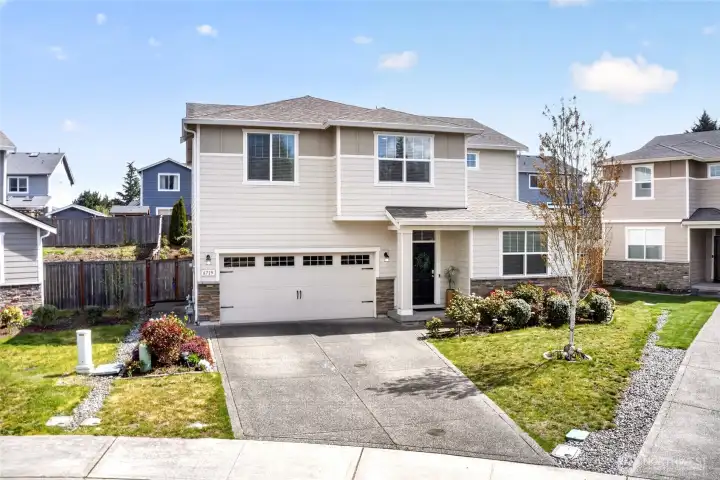 Built in 2017 - Close to park and shopping!!