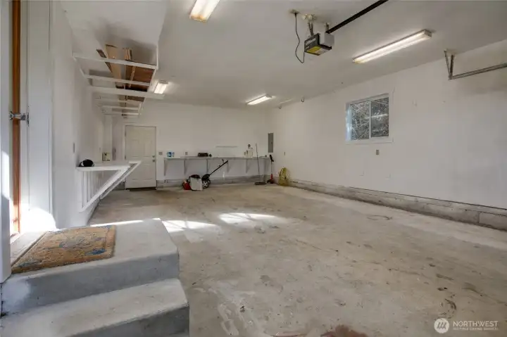 Oversized 2-car garage
