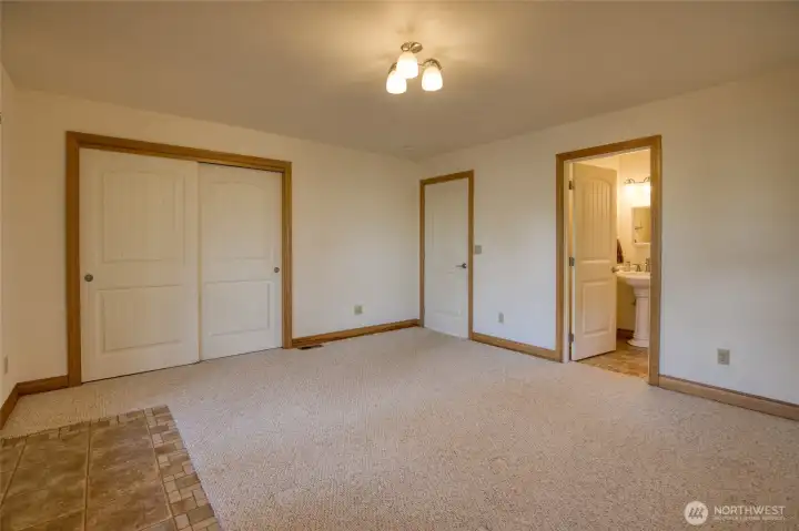 2nd primary bedroom