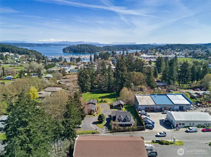 Easy location, only a few blocks to the core of Friday Harbor.