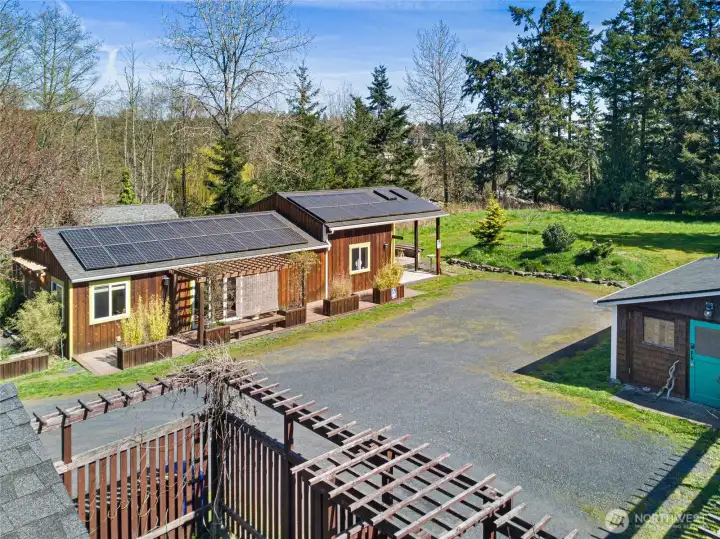 This building is currently used as a Yoga Studio. Complete with a half bath and separate shower. Sauna not included, but negotiable.