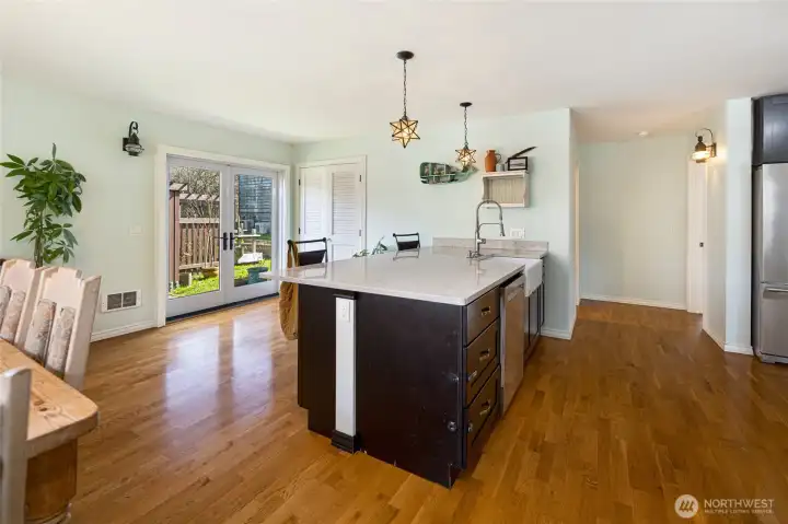 Kitchen with an eating bar.