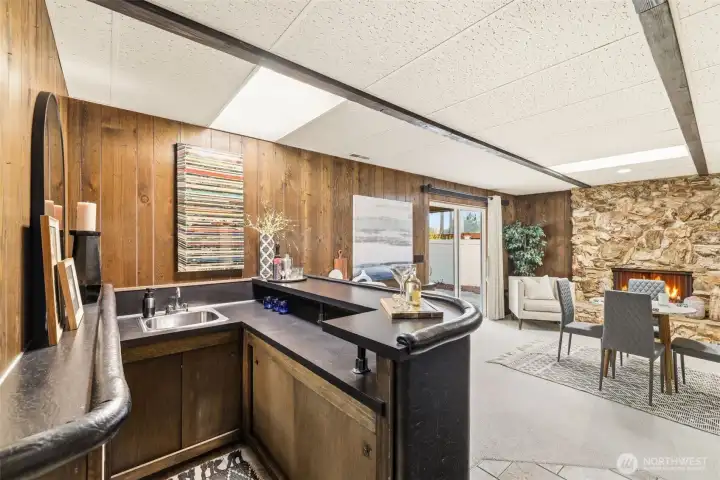 Wet bar with classic entertaining vibes