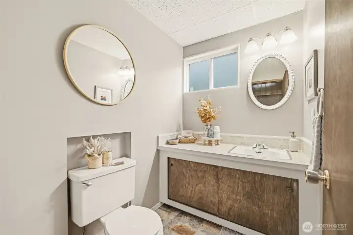 Vintage bath with mid-century charm
