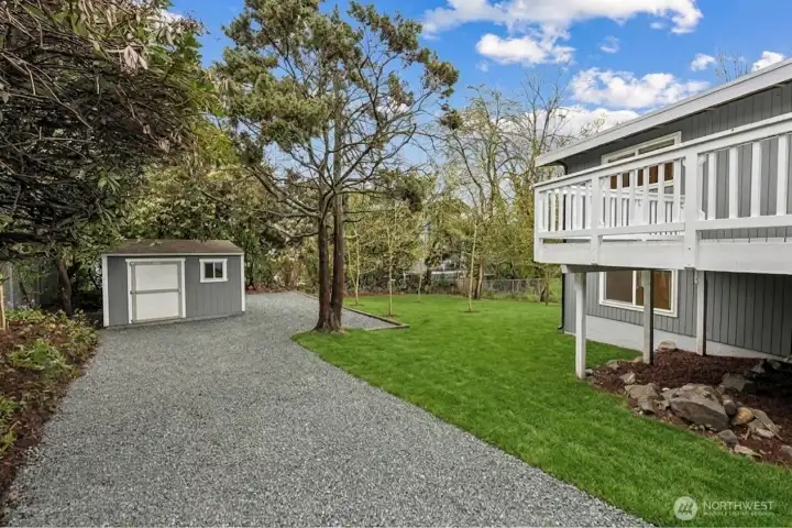 Side yard with additional green space and privacy, ideal for pets, recreation, or outdoor storage