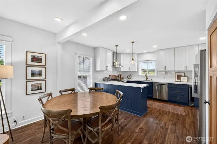 Eat-in-Kitchen