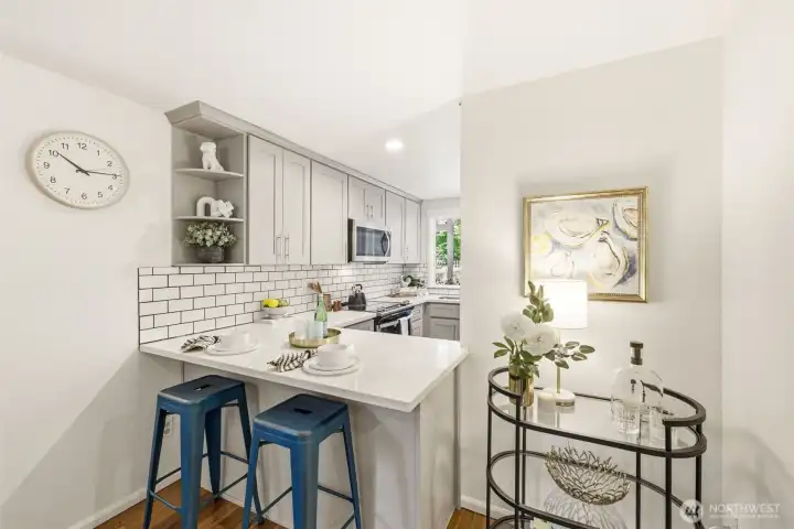 Kitchen with Breakfast Bar seating. Kitchen with Breakfast Bar seating.