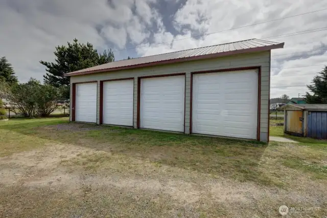 4 bay 1200 square foot shop with 100 amp service