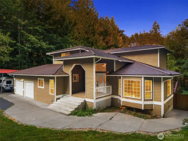 Phenomenal value! This Redmond treasur is so private and peaceful, yet minuites to DT Redmond.