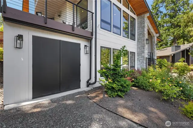 Separate golf cart garage.