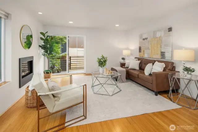 Living Room w Walkout to Deck/Balcony