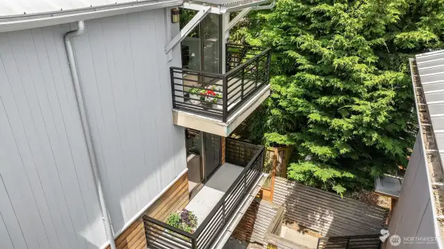 Primary & Main Floor Balcony/Deck