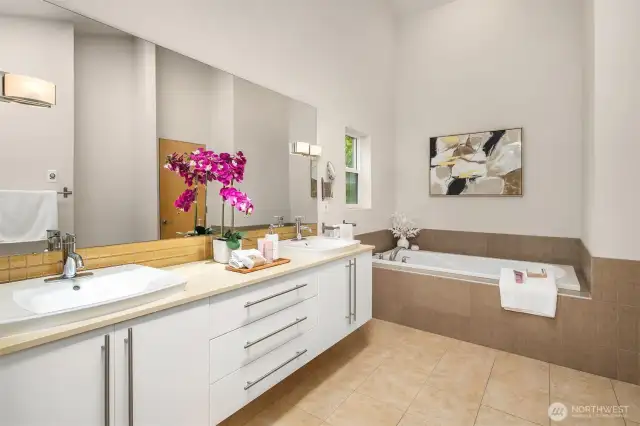 Primary Ensuite 5 Piece Bath, Double Vanity