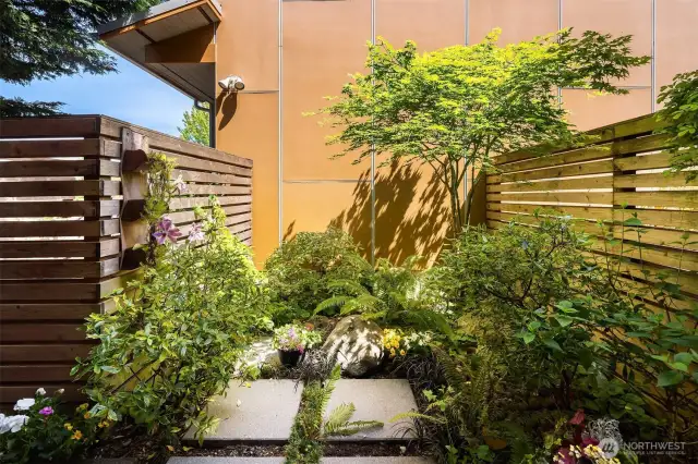 Private Zen Garden - Fully Fenced!