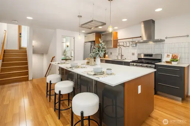 Open Floor Plan - Epicurean Kitchen w Quartz Counter & Gas Range