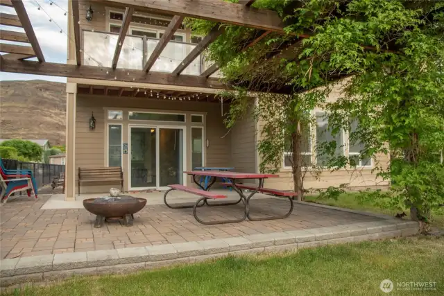 Gound floor patio area.