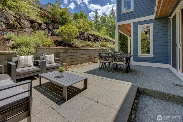ChatGPT said:  The cozy back patio is both pretty and private, offering plenty of open space between neighboring homes.