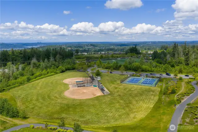 Fantastic central location in the heart of Issaquah Highlands—just moments to parks, top-rated schools, shopping, dining, and easy freeway access for effortless commuting and weekend adventures.