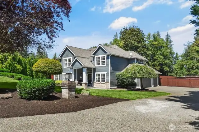 4 Bedroom + Bonus Room and a Den/Office 2.5 Bathrooms 3,033 Sq Feet Lg 3 Car Garage