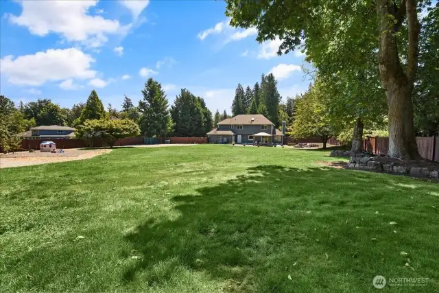 4 Bedroom + Bonus Room and a Den/Office 2.5 Bathrooms 3,033 Sq Feet Lg 3 Car Garage
