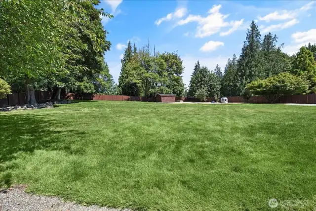4 Bedroom + Bonus Room and a Den/Office 2.5 Bathrooms 3,033 Sq Feet Lg 3 Car Garage