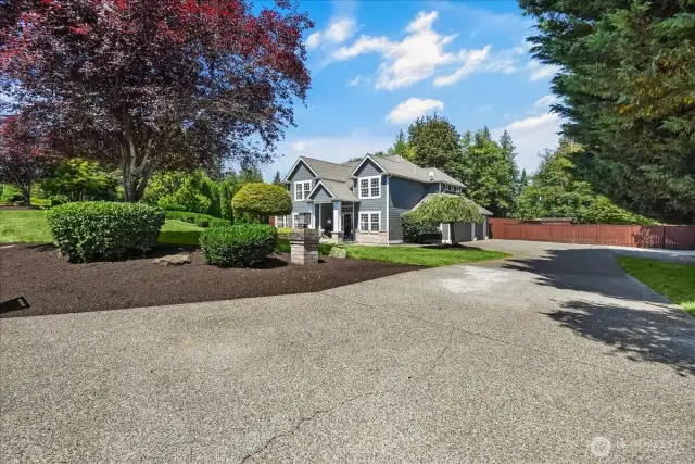 4 Bedroom + Bonus Room and a Den/Office 2.5 Bathrooms 3,033 Sq Feet Lg 3 Car Garage