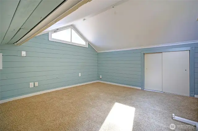 Upper bonus loft.