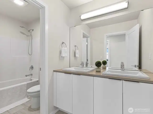Hall full bathroom