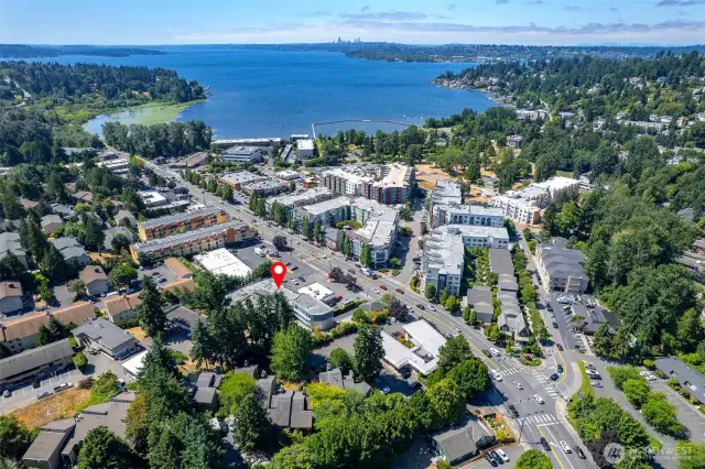 Just a quick stroll to Juanita Beach & Juanita Beach Park, shopping, coffee, restaurants, bars, transit and....