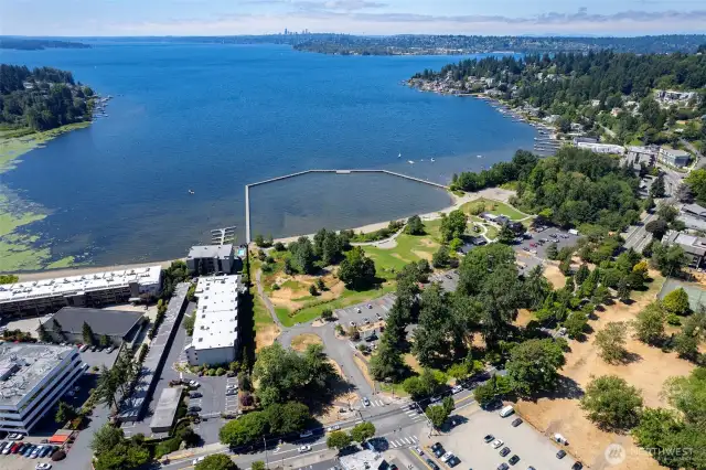 Easy access to Lake Washington, Juanita Beach, parks, food, shopping and MORE....