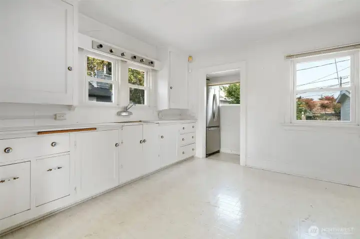 Large eat-in kitchen with newer stainless refrigerator