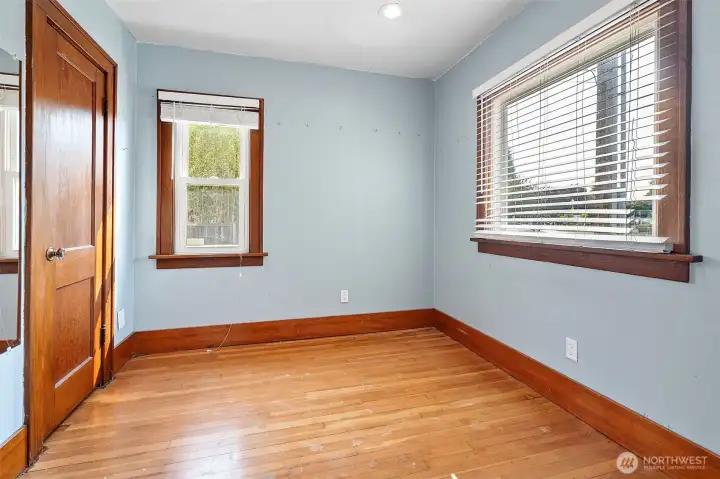 Bedroom on the entry level
