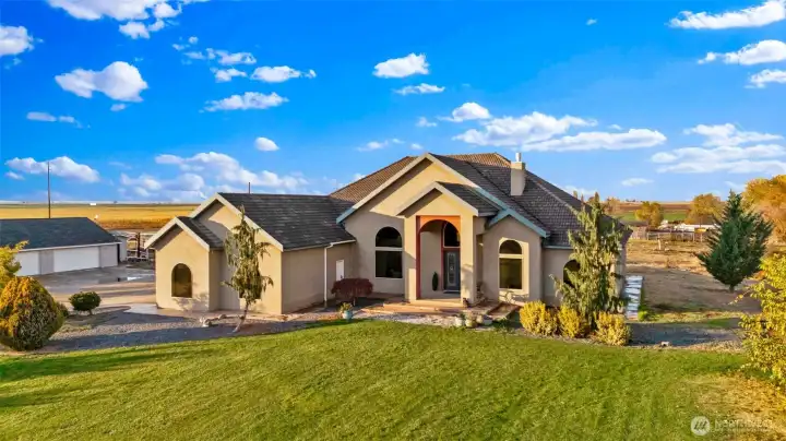 Beautiful Estate on 5 Acres