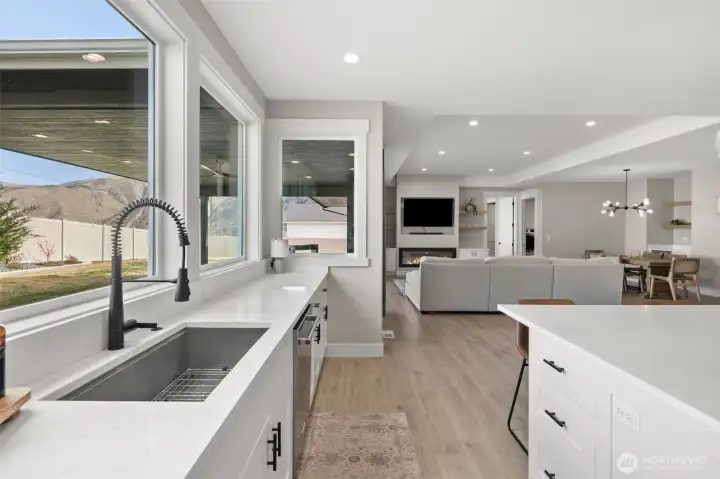 Kitchen has extra storage throughout.