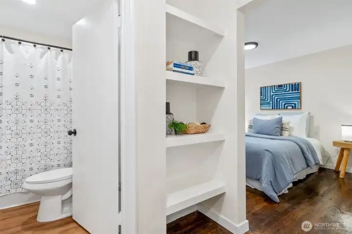 Primary w/ en-suite