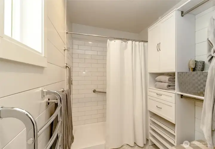 shower & dressing room on main
