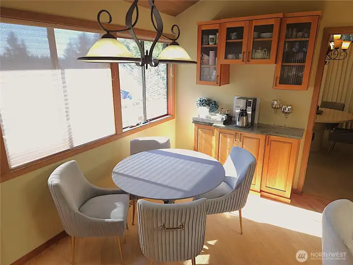Kitchen eating area
