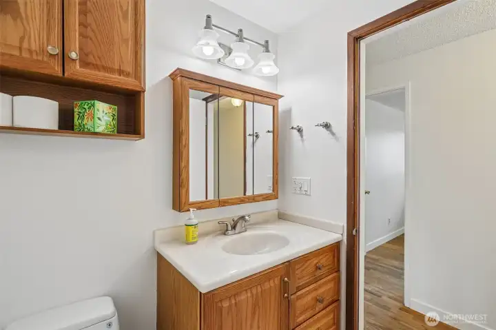 Full Guest Bath Full Guest Bath
