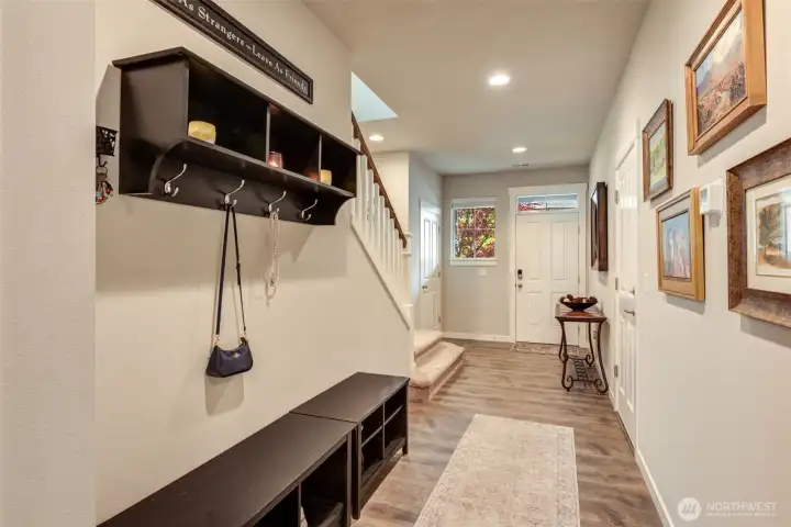 Wide hallways greet you upon entry! Wide hallways greet you upon entry!