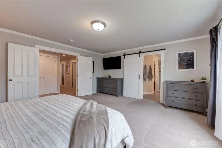 Room for double dressers and a barn door leading to primary en-suite. Room for double dressers and a barn door leading to primary en-suite.