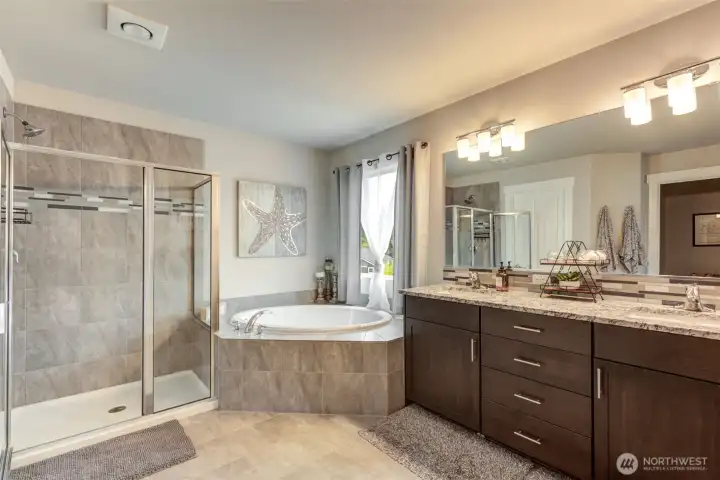 Primary ensuite features double vanities, soaking tub and walk in closet! Primary ensuite features double vanities, soaking tub and walk in closet!