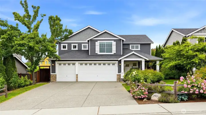 This beautiful home has such amazing curb appeal This beautiful home has such amazing curb appeal