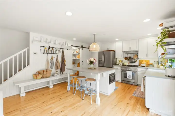 Alternate kitchen view Alternate kitchen view