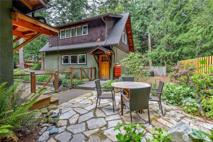 Private patio in the fenced in area. Perfect for the BBQ and eating al fresco.